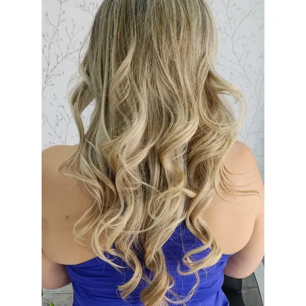 Cabelo longo loiro com ondas